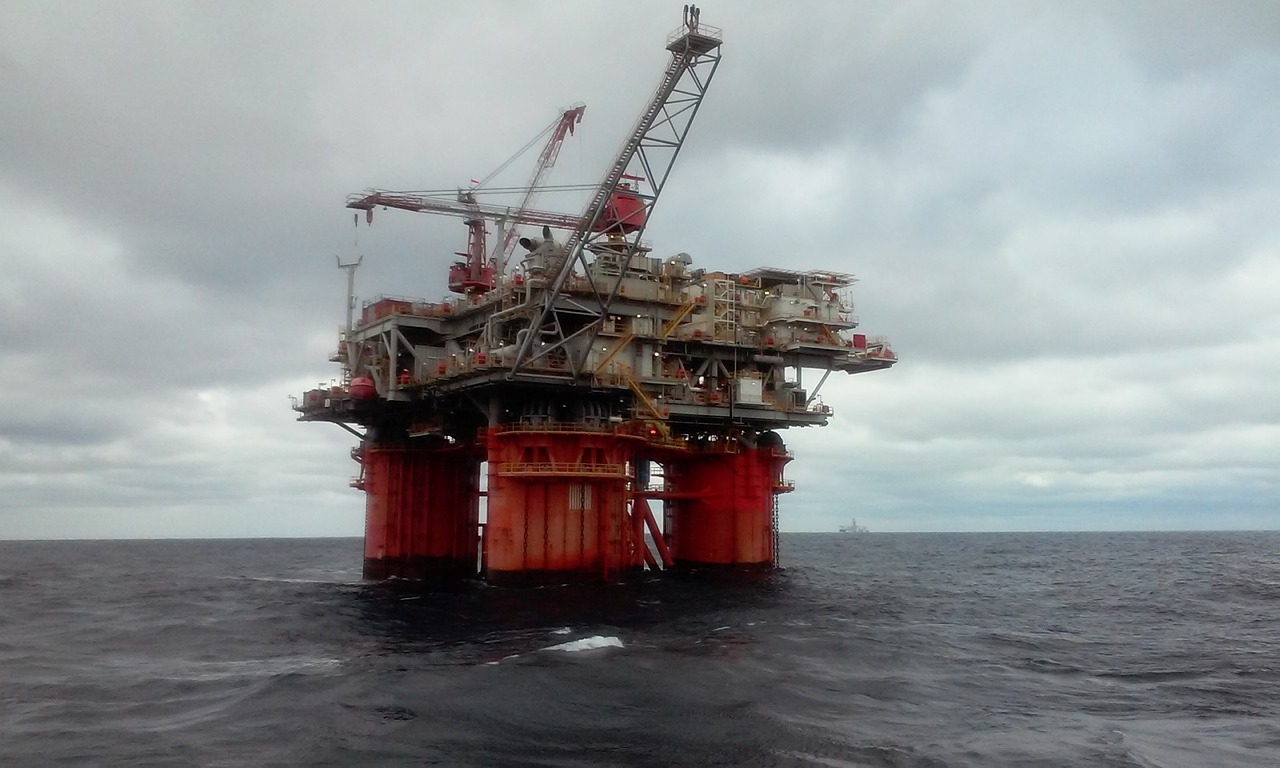 Offshore oil rig