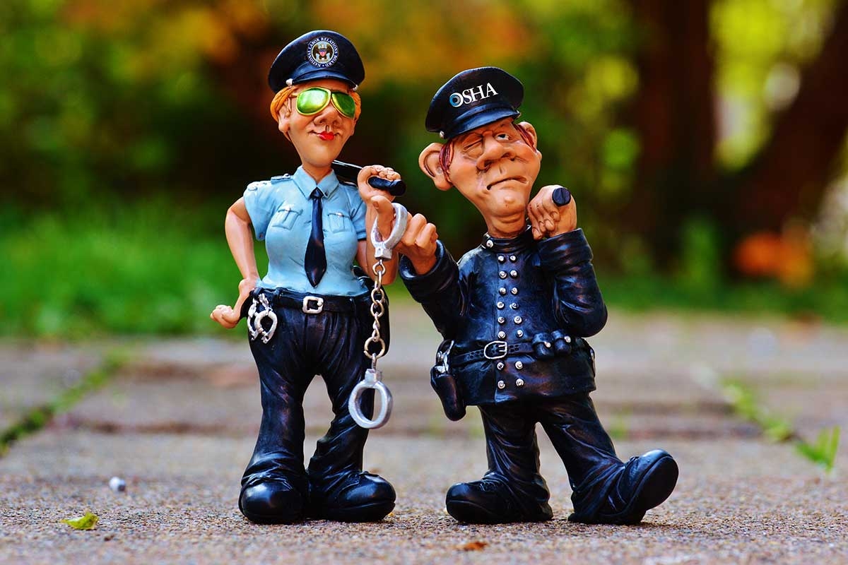 Photo of two caricaturish sculptures of police officers, standing next to each other